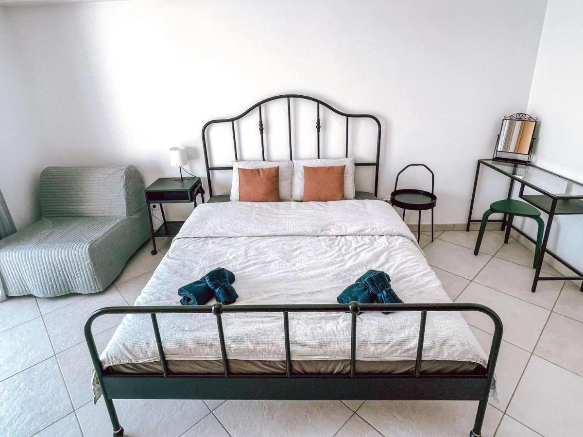 Peniche Master Bedroom With Sea View Balcony, Private Bathroom, Shared Kitchen, Swimming Pool, Surfing Resort Atouguia Da Baleia Exterior photo